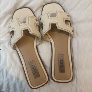 Steve Madden Haydn White and Gold Sandal